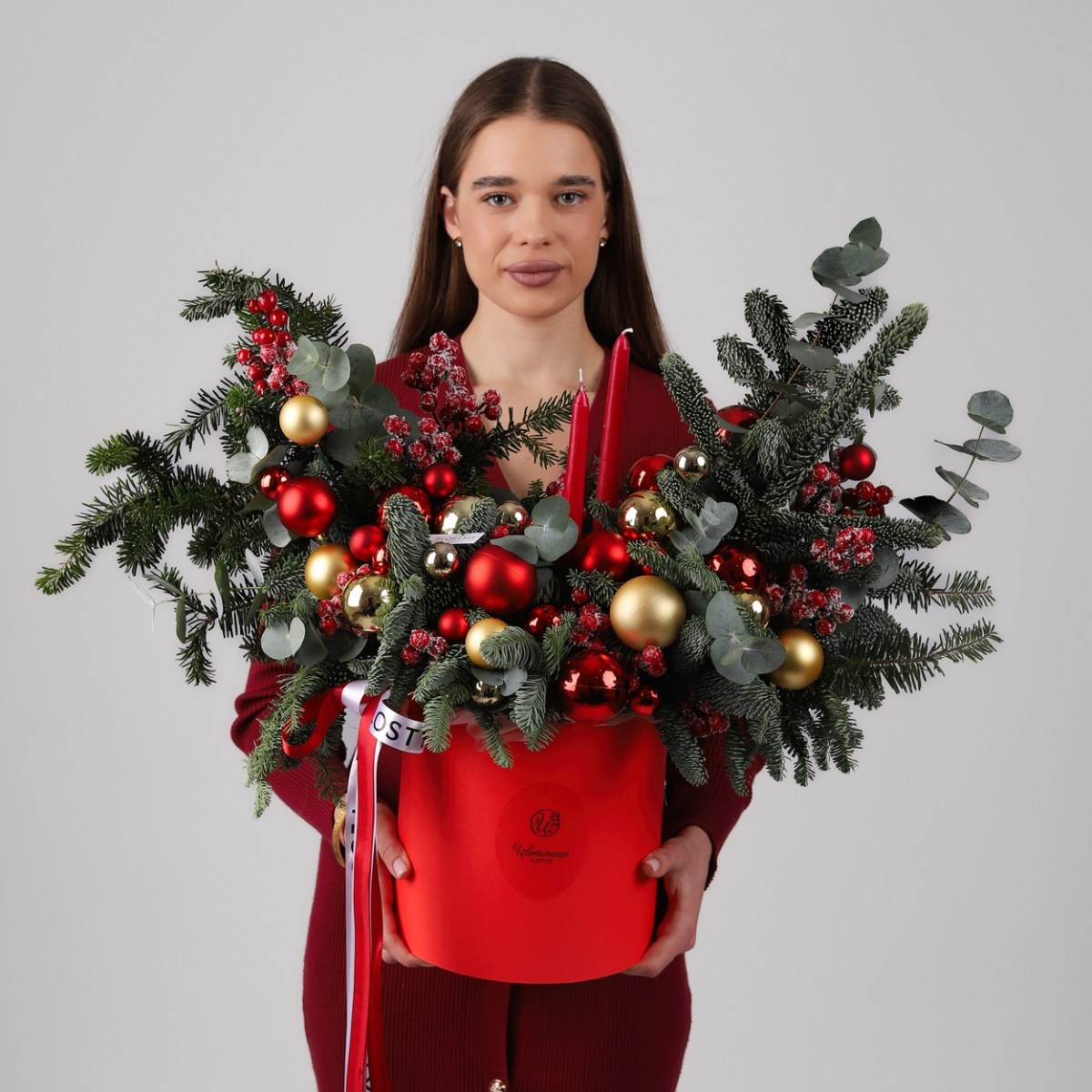 Зимняя новогодняя композиция из датской ели со свечами